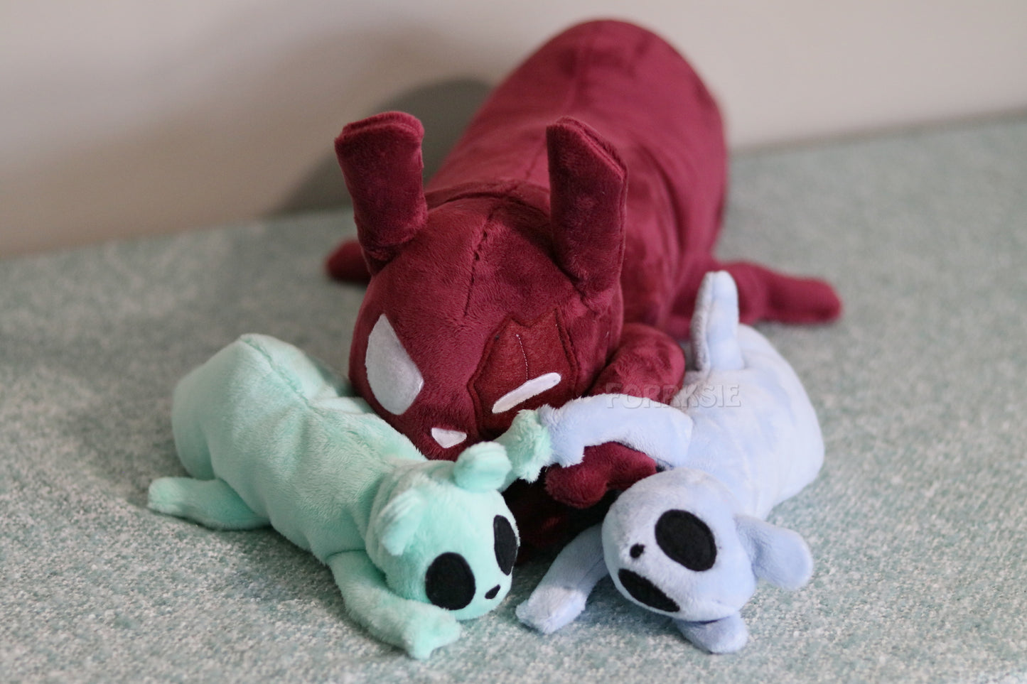 24 inches Artificer plushie WITH pups, laying down pose, Rain World plush - READY TO SHIP