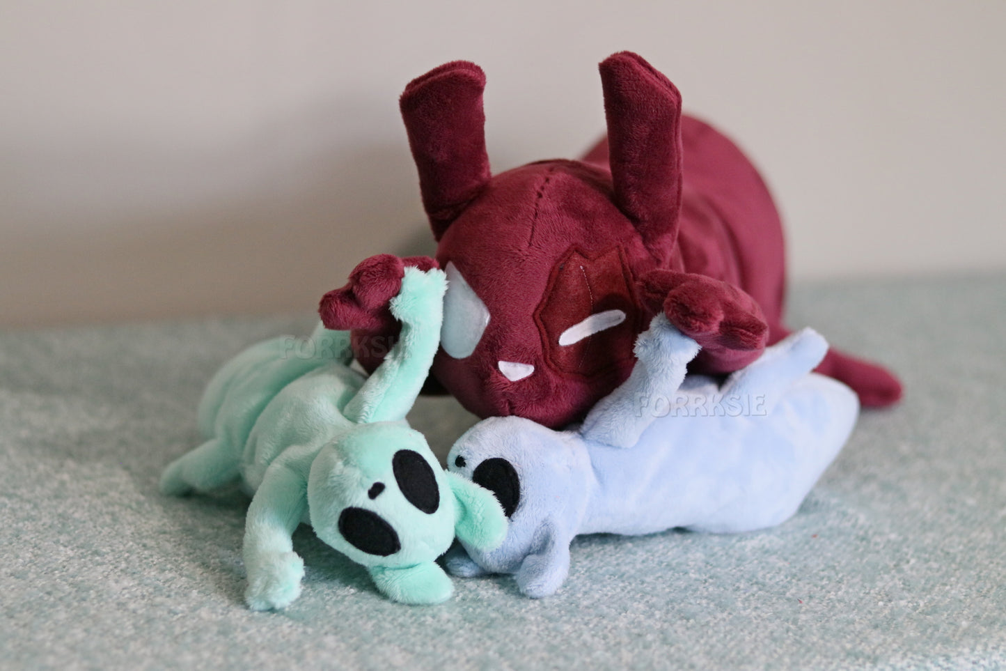 24 inches Artificer plushie WITH pups, laying down pose, Rain World plush - READY TO SHIP