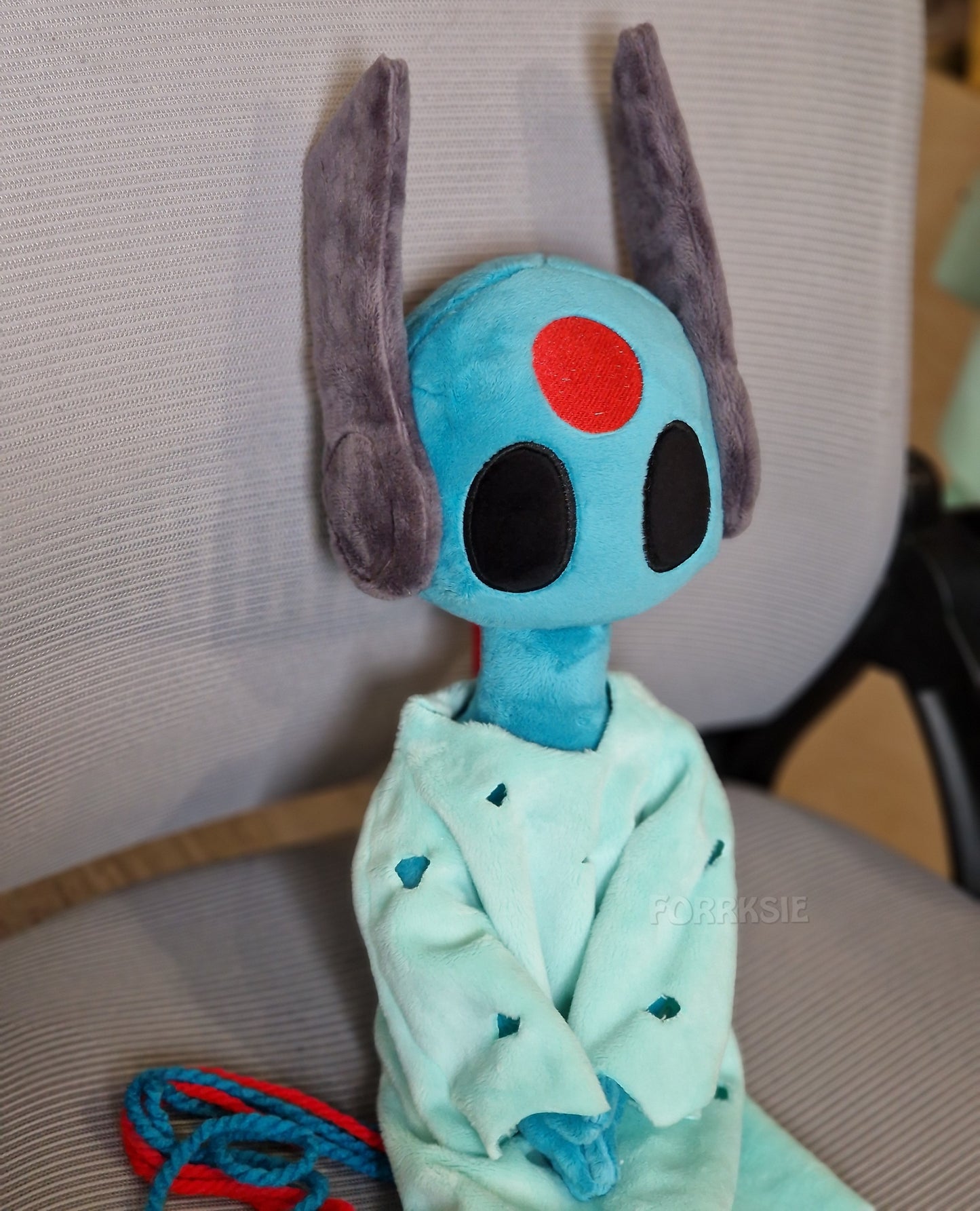 PRE-ORDER iterator plushie 57cm/22.5 inches, Rain World, Downpour, with MAGNETS