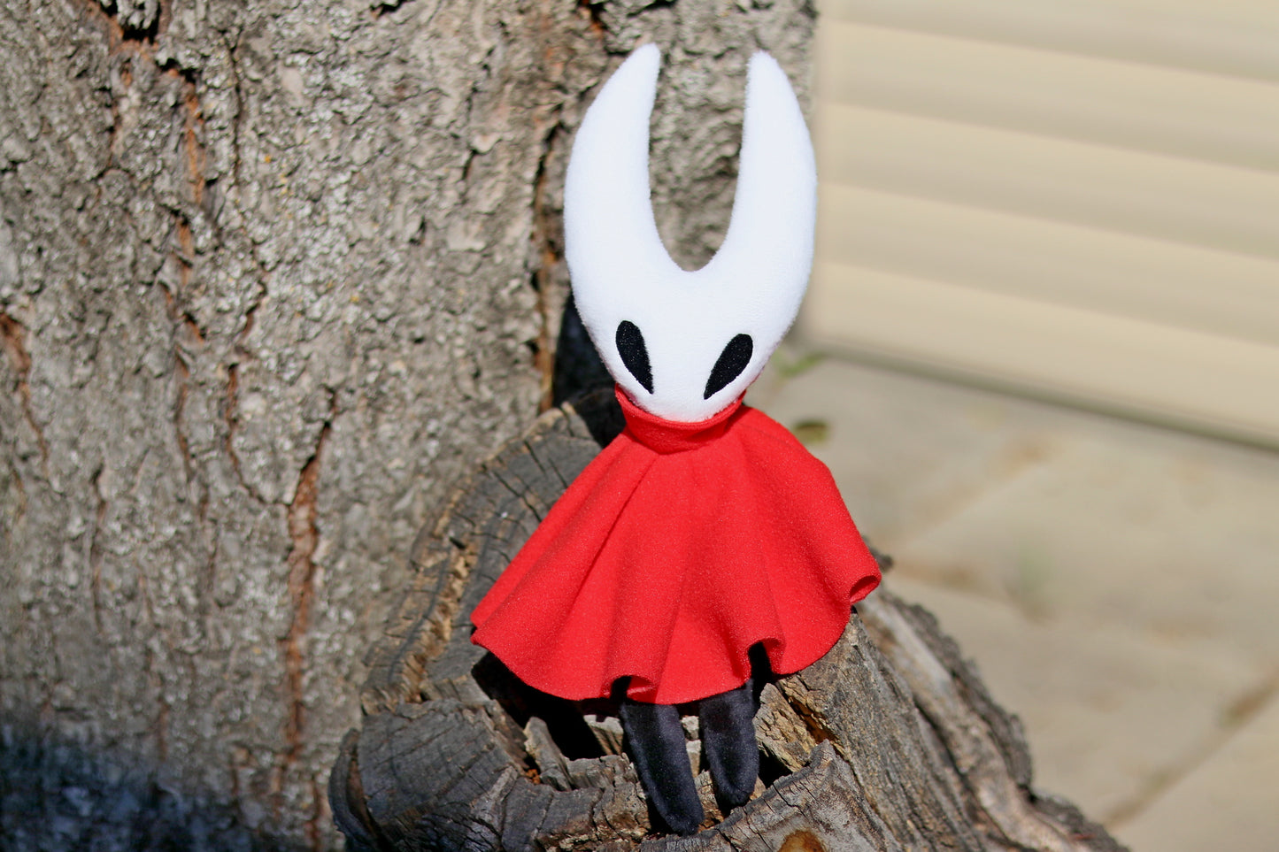 PRE-ORDER Hornet plush, 35cm/13.7" (with magnets)